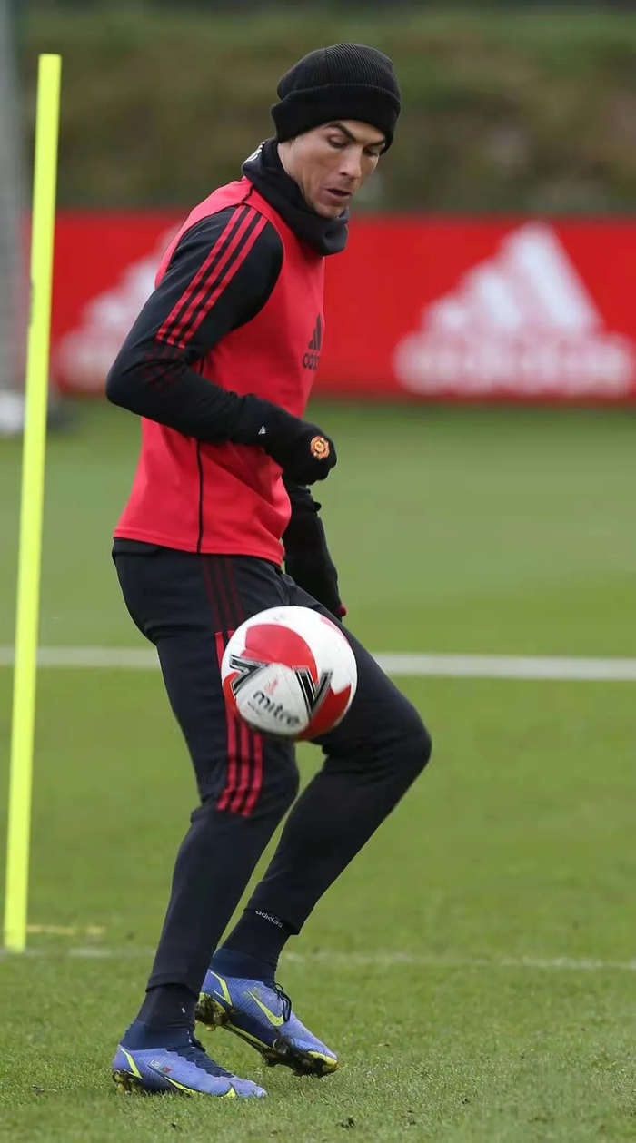 开云中国-赛后巴黎圣日耳曼备战足总杯，迎来里程碑细节曝光，信心回归，训练强度明显提升