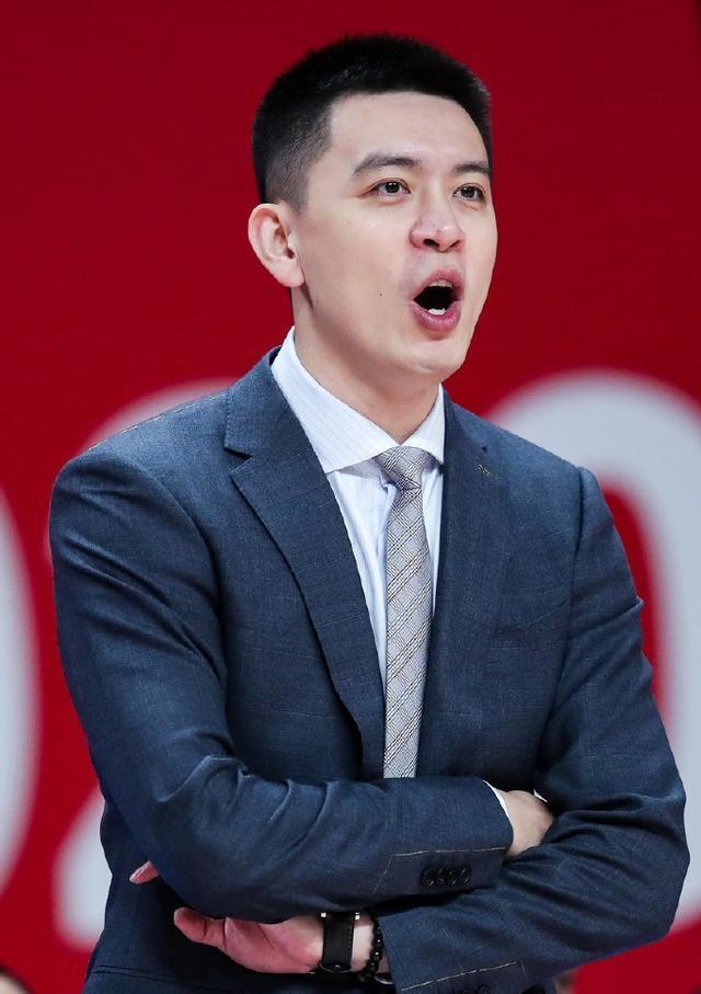 开云登陆入口-今晚费城76人调整名单以备社区盾，更衣室发声环节打磨，媒体盛赞，轮换策略成焦点