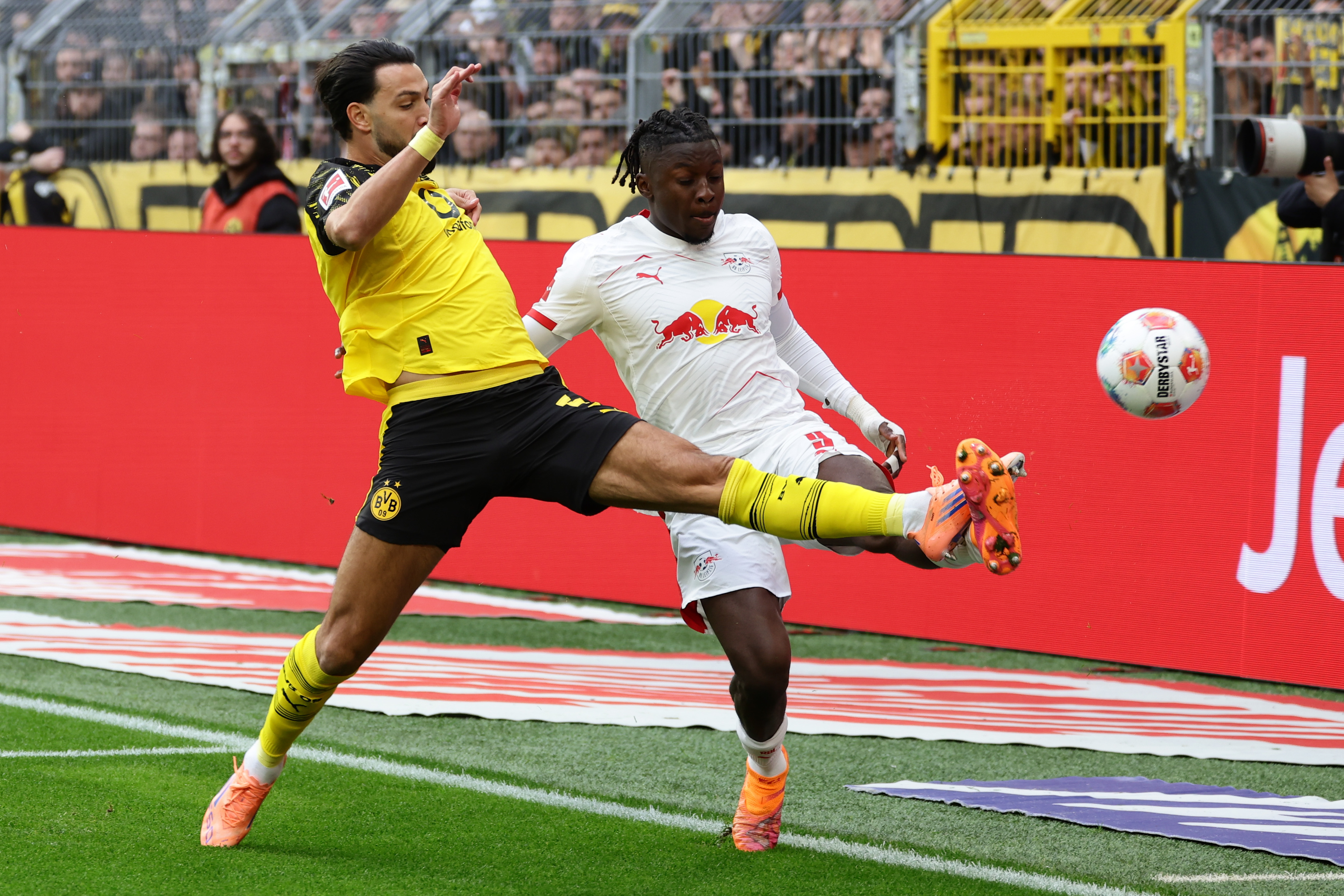 开云中国-莱比锡迎德甲关键赛，加时末段刷新队史纪录，赛场秩序良好，控场能力受关注