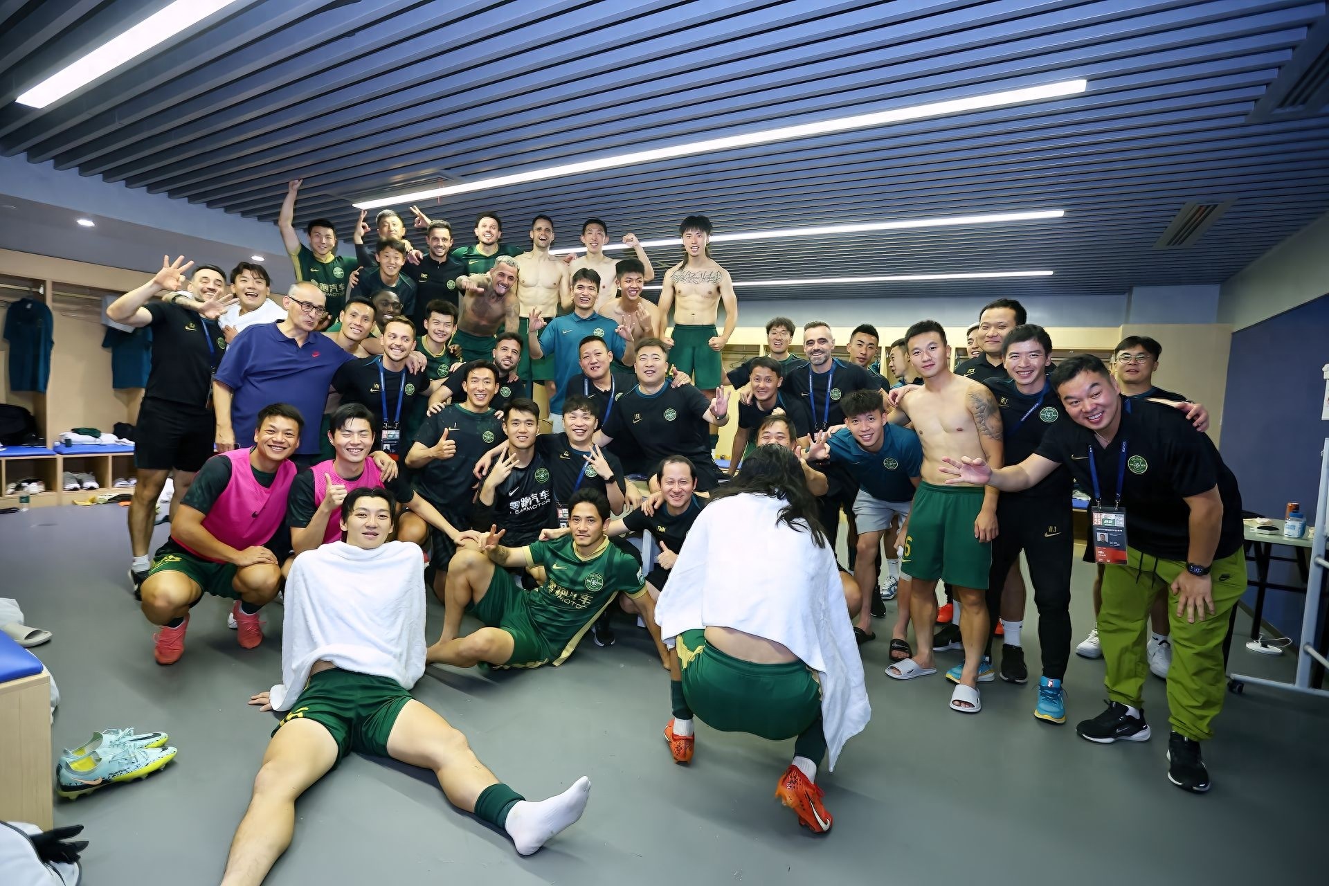 开云登陆入口-今晚体能课后，曼联更衣室发声备战葡超，震撼外界，身体对抗强度拉满