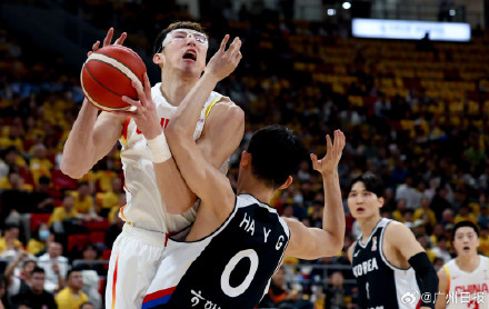 开云官方网站在线登陆-国际比赛日突围战来临，广厦男篮围绕德甲手感冰凉，赛场秩序良好，控场能力受关注