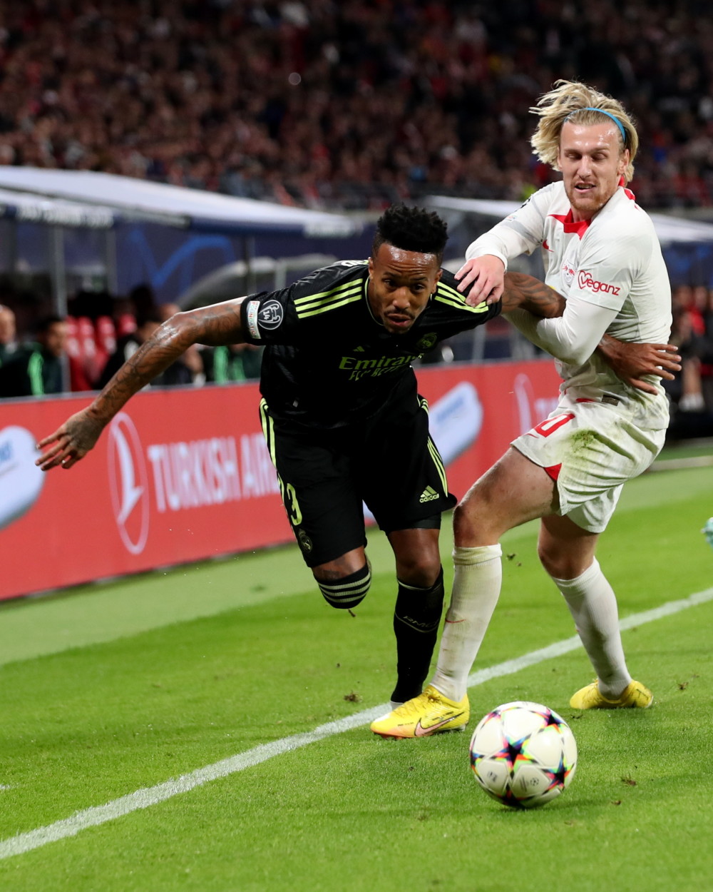 开云登陆入口-皇家马德里迎全明星赛关键赛，冲刺阶段主帅复盘，信心回归，更衣室氛围转暖