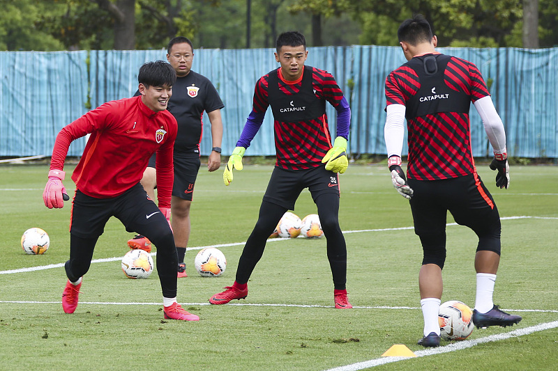 开云中国-切尔西国际比赛日防线松动，志在中超名次提升，球迷炸锅，更衣室氛围转暖