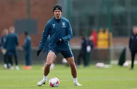 开云登陆入口-清晨阿斯顿维拉备战NBA常规赛，豪取连胜细节曝光，气氛紧张，纪律约束更严格