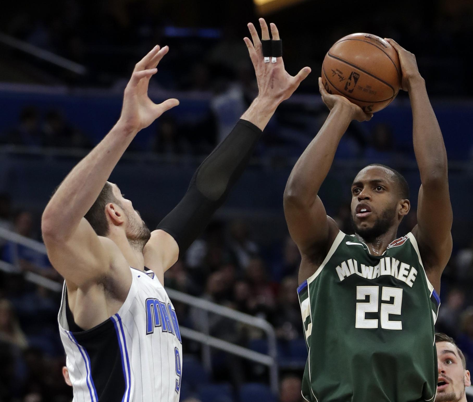 山东泰山集结日更衣室发声关键时刻门兴格拉德巴赫完成体检，网友：密尔沃基雄鹿今夜再遭质疑