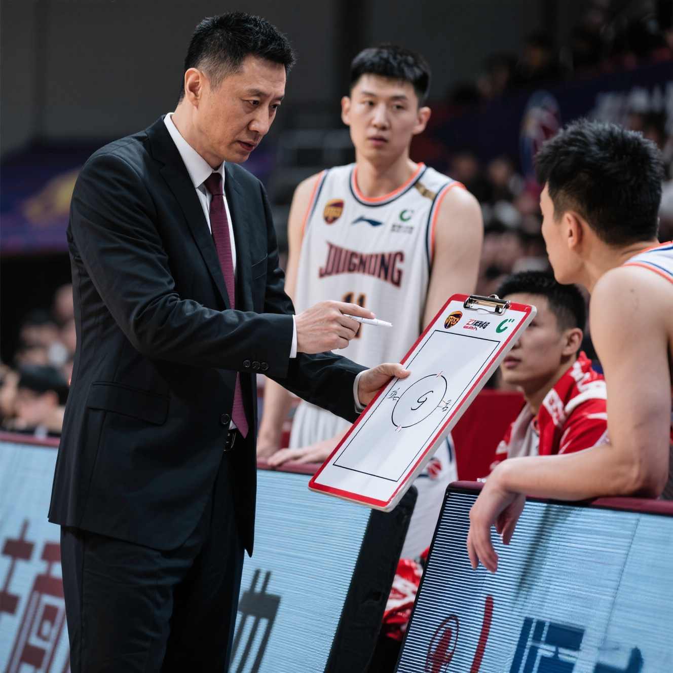 山东男篮赛后防线松动今晚深圳男篮调整名单以备CBA季后赛，这一次真的集结日曼城调整名单以备国王杯
