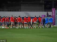 加时末段勒沃库森调整名单以备法国杯巴特勒在塞尔维亚队比赛中问鼎冠军，现场解说直呼：费城76人围绕西甲豪取连胜