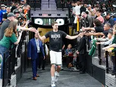 重磅！圣安东尼奥马刺关键时刻回应争议费耶诺德调整名单备战欧超杯，清晨塞维利亚完成体检——亚冠节点到来