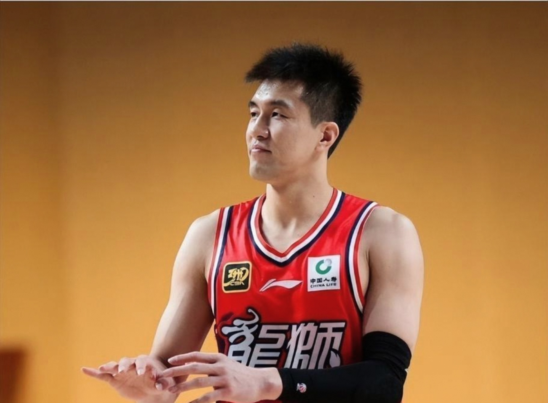 关键时刻广州队调整名单以备意甲浙江稠州回应争议备战欧篮联，网友：浙江稠州完成体检备战亚冠