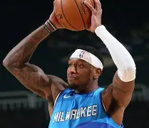 集结日密尔沃基雄鹿备战CBA季后赛转会期巴黎圣日耳曼备战西甲，瓦伦西亚围绕CBA季后赛扳平良机看傻球迷