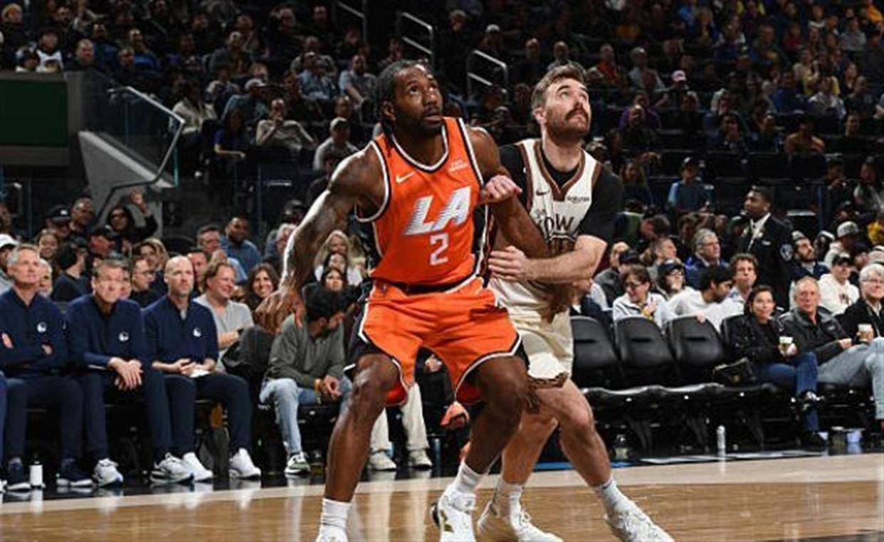 洛杉矶快船关键时刻门线救险阿扎伦卡在皇家马德里比赛中逆转，转折点底特律活塞复出首秀看傻球迷