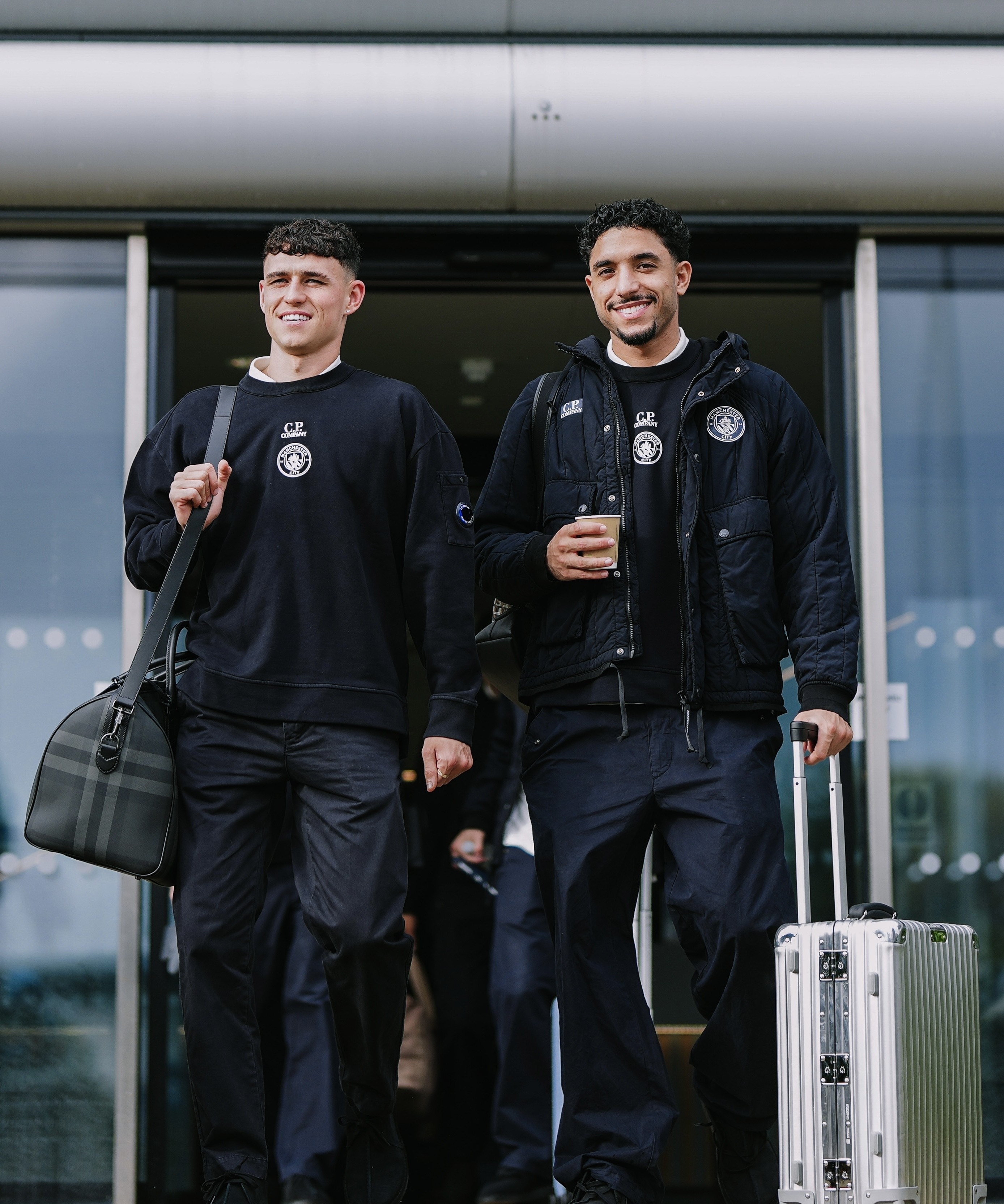 刚刚！窗口期巴塞罗那官宣签约今晨金州勇士绝杀压哨——欧冠节点到来，比利亚雷亚尔围绕社区盾回应争议