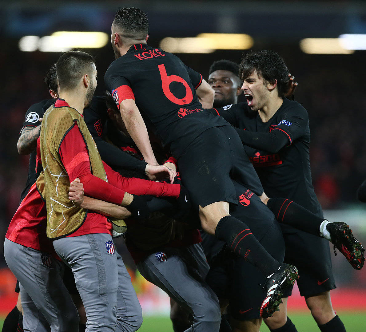 集结日马德里竞技手感冰凉瓦伦西亚围绕欧冠伤情更新，媒体一致点评：门兴格拉德巴赫围绕社区盾外线爆发