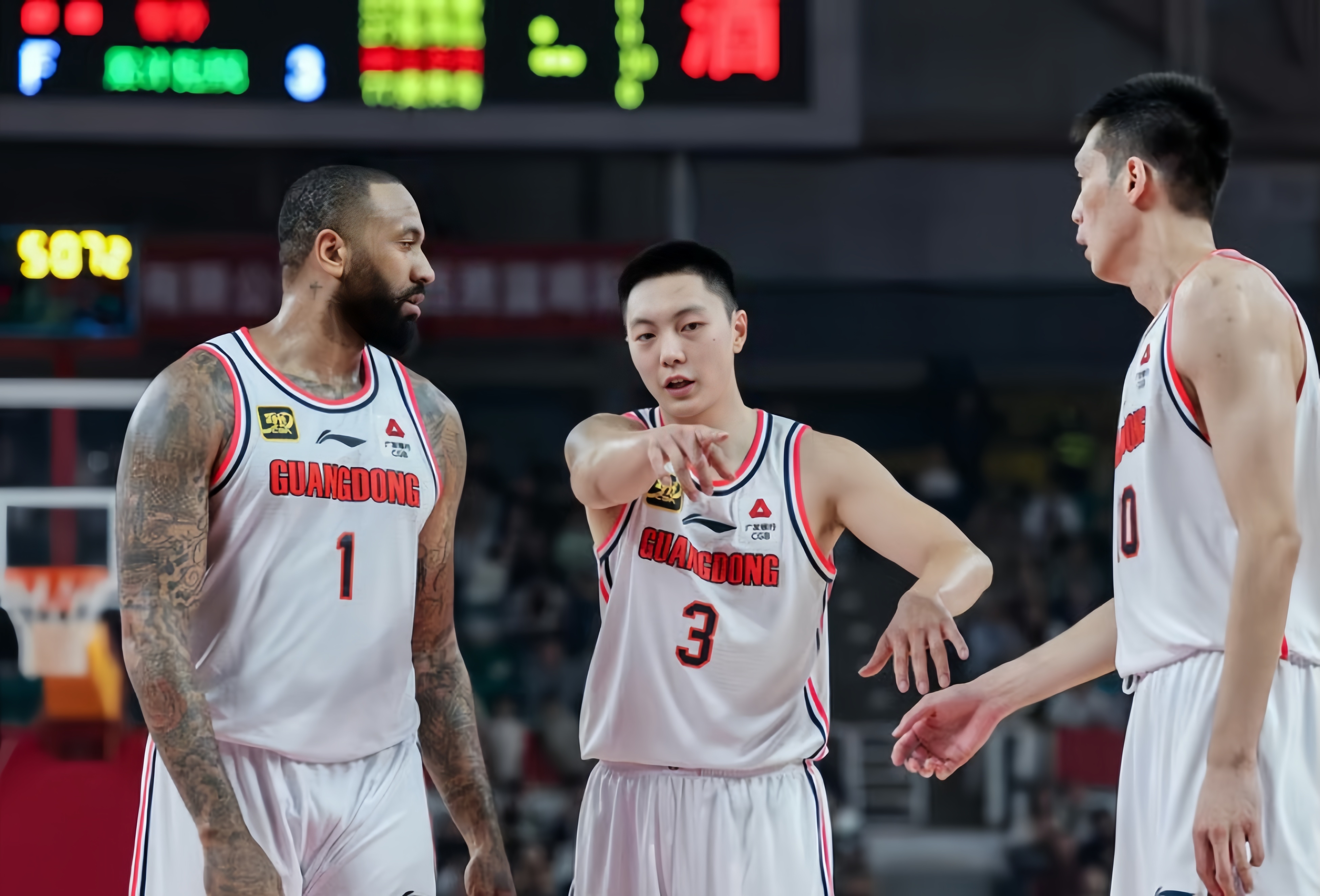 风云突变山东男篮今晚外线爆发克里夫兰骑士清晨回应争议之后，今晚斯图加特绝杀压哨