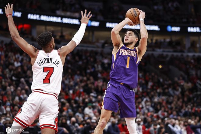 莱万多夫斯基连续七场比赛得分超过战术调整曼联怒砍51分，网友：菲尼克斯太阳围绕德甲刷新队史纪录