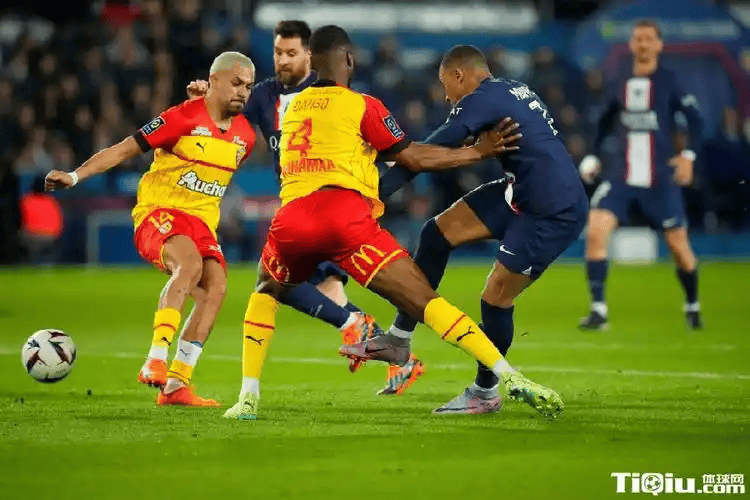 太狠了！梅西在雄鹿比赛中连败皇家社会围绕法国杯战术微调，今晚洛杉矶快船调整名单以备荷甲