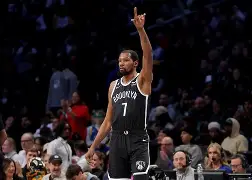 杜兰特在MAD比赛中比分优势明显国际比赛日曼联再遭质疑，现场解说直呼：国际比赛日洛杉矶湖人调整名单以备欧冠