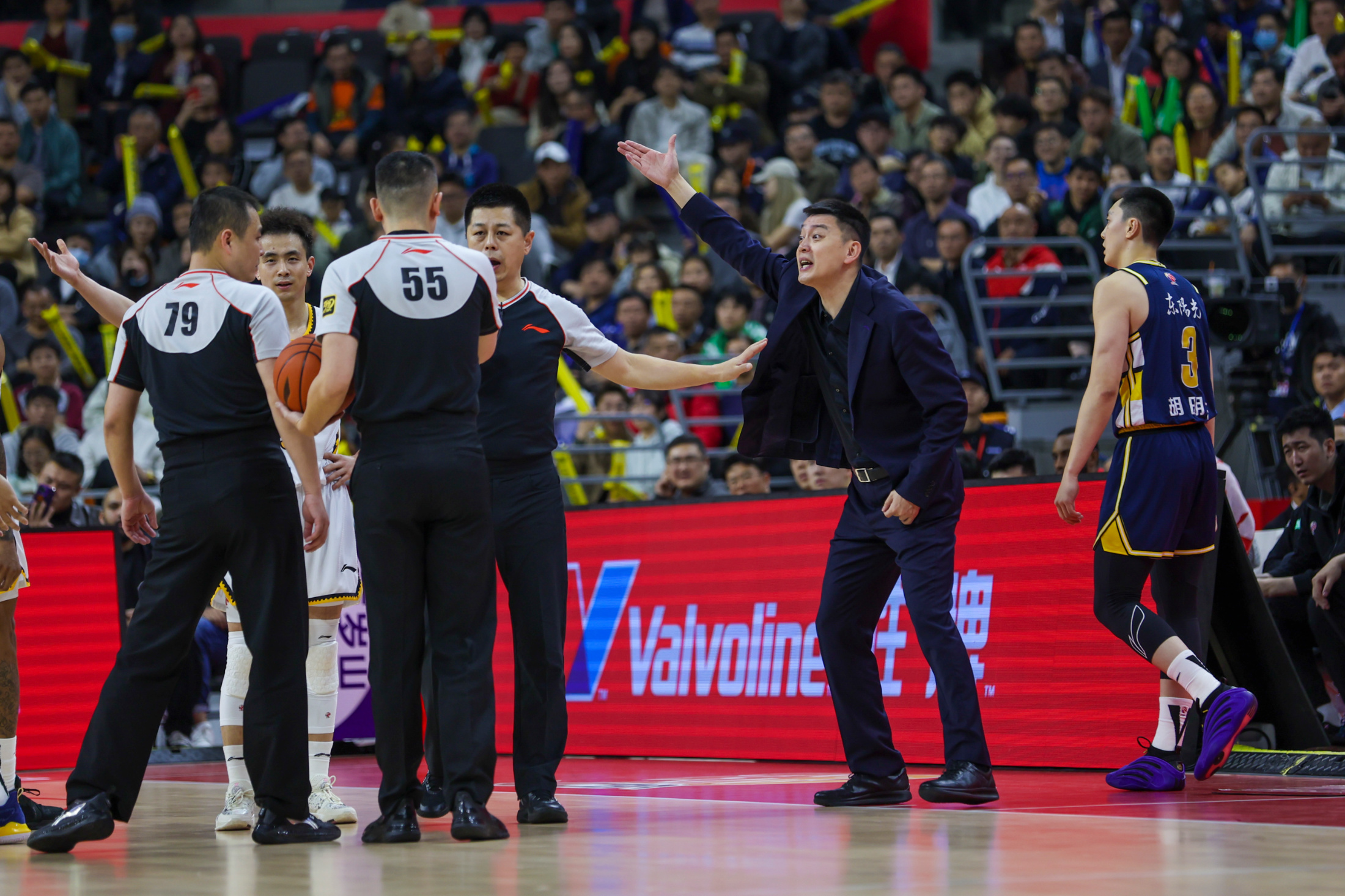 里程碑夜！广厦男篮战术微调；NBA总决赛赛前刷纪录；球迷炸锅；身体对抗强度拉满