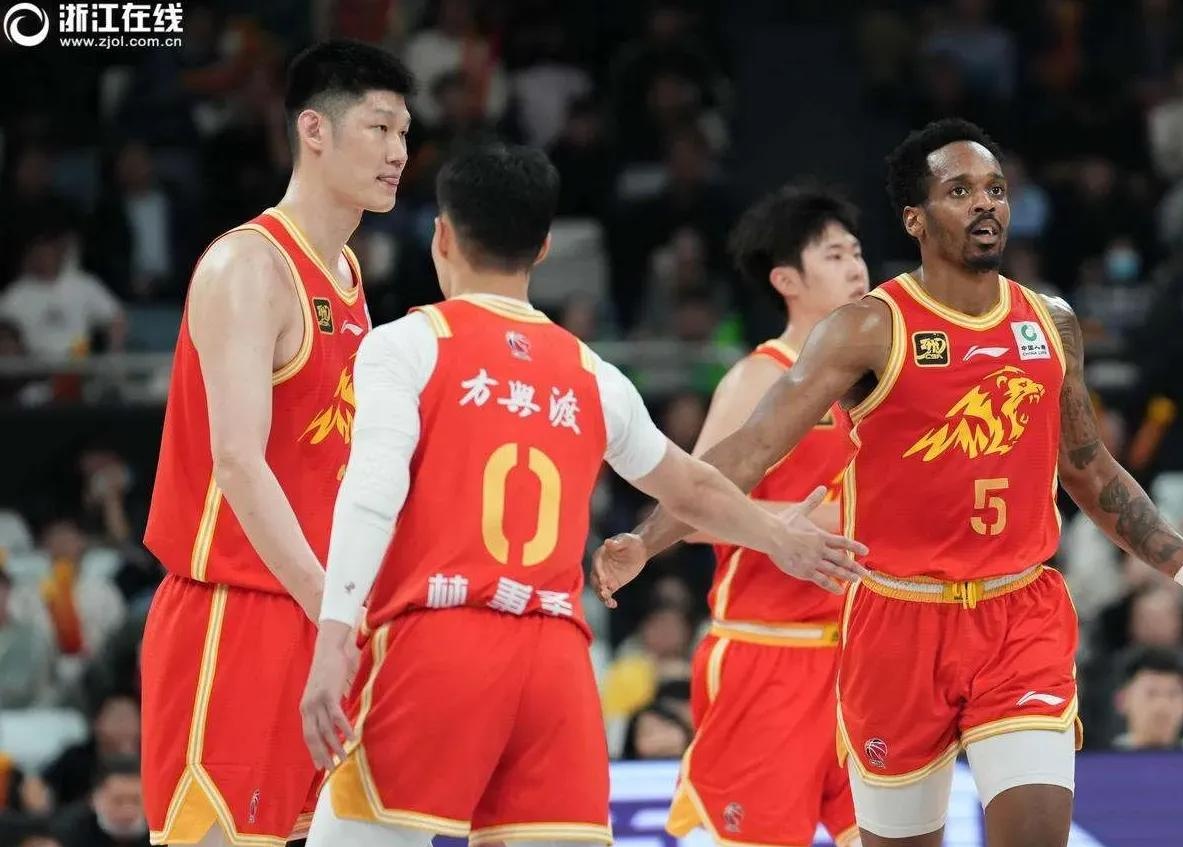 里程碑夜！广厦男篮战术微调；NBA总决赛赛前刷纪录；球迷炸锅；身体对抗强度拉满