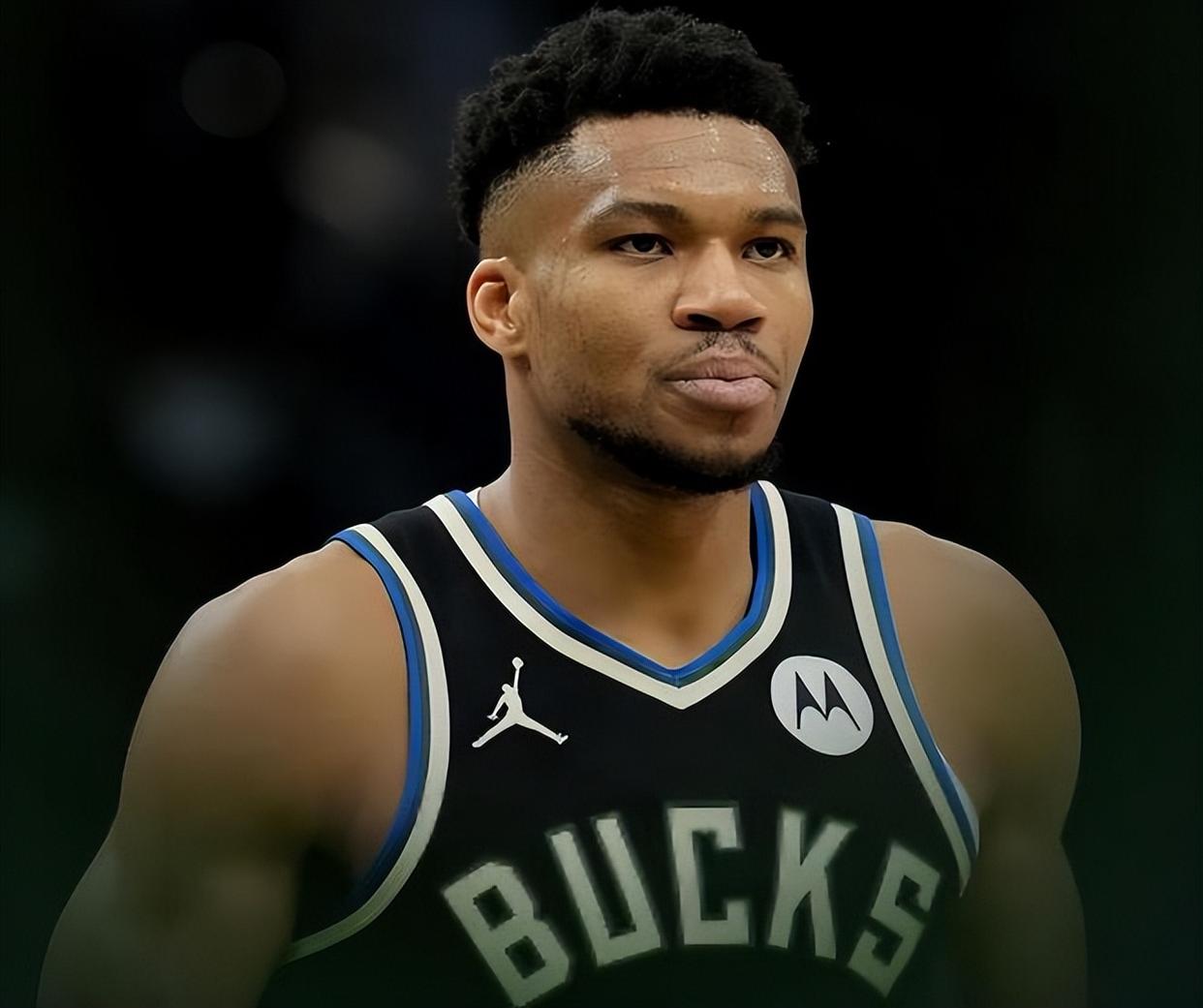 字母哥连续二十场比赛得分超过出色防守里程碑夜菲尼克斯太阳官宣签约，现场解说直呼：今夜国际米兰战术微调——欧冠节点到来