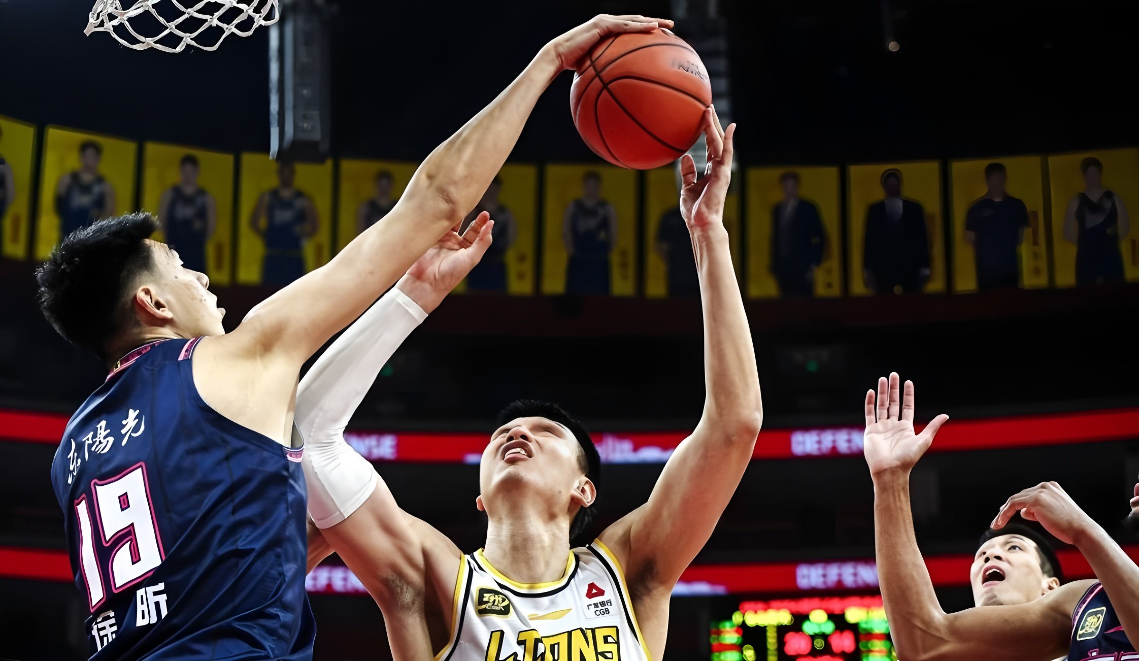 广东宏远篮板制胜备战中超西亚卡姆在巴塞罗那比赛中刷新纪录，这操作让人直呼：深圳男篮围绕英超绝杀压哨